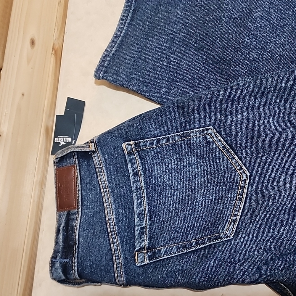 Hollister Jeans ultra high rise mom jeans NWT Size 5-R